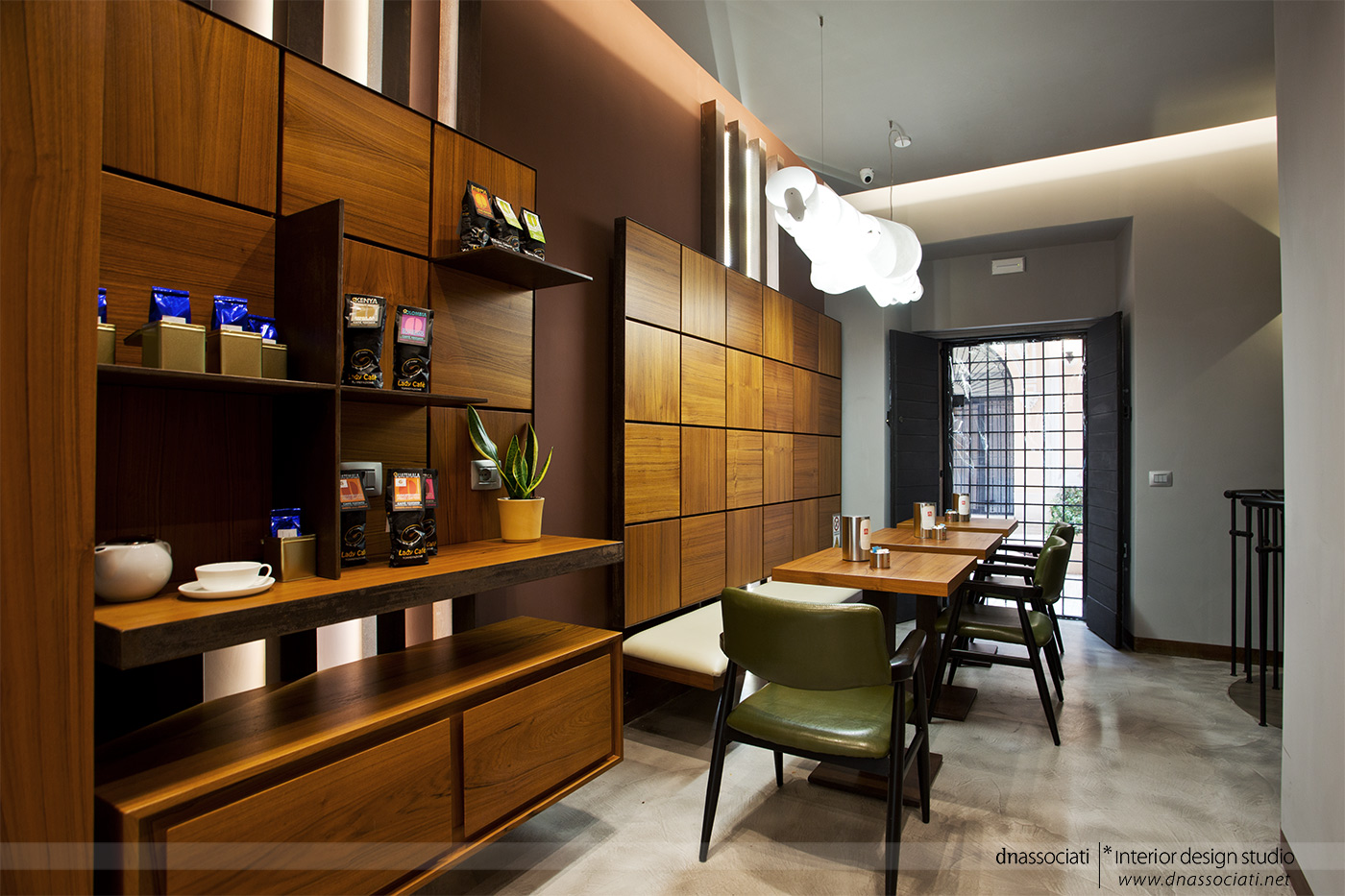 Nice and comfortable bench area, for those of you who stop by in groups or alone