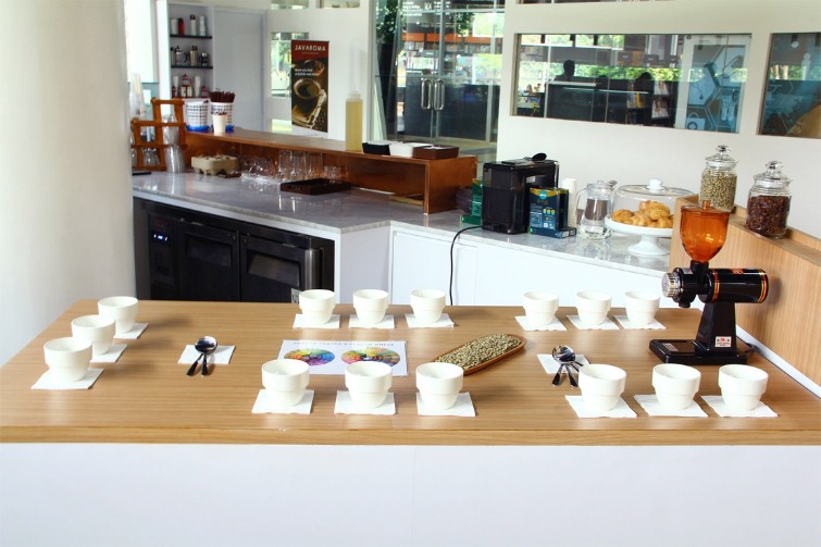 At Javaroma's Cupping Corner, we teach you how to enjoy coffee like an expert.